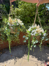 Load image into Gallery viewer, Weaver Hanging Basket - Ivory and greenery
