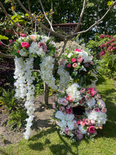 Load image into Gallery viewer, Clara Hanging Basket
